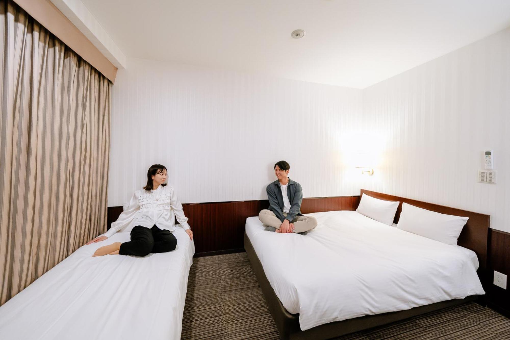 Hotel Hillarys Osaka Exterior photo