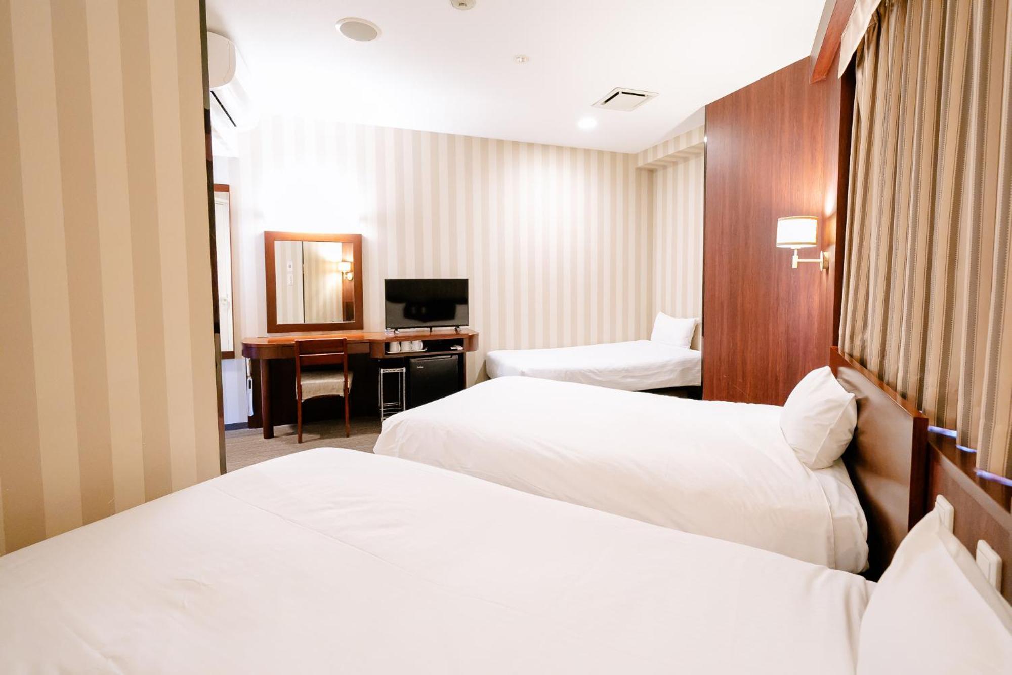 Hotel Hillarys Osaka Exterior photo
