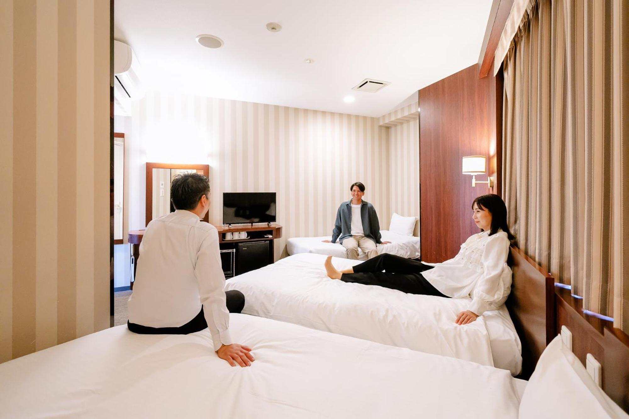 Hotel Hillarys Osaka Exterior photo