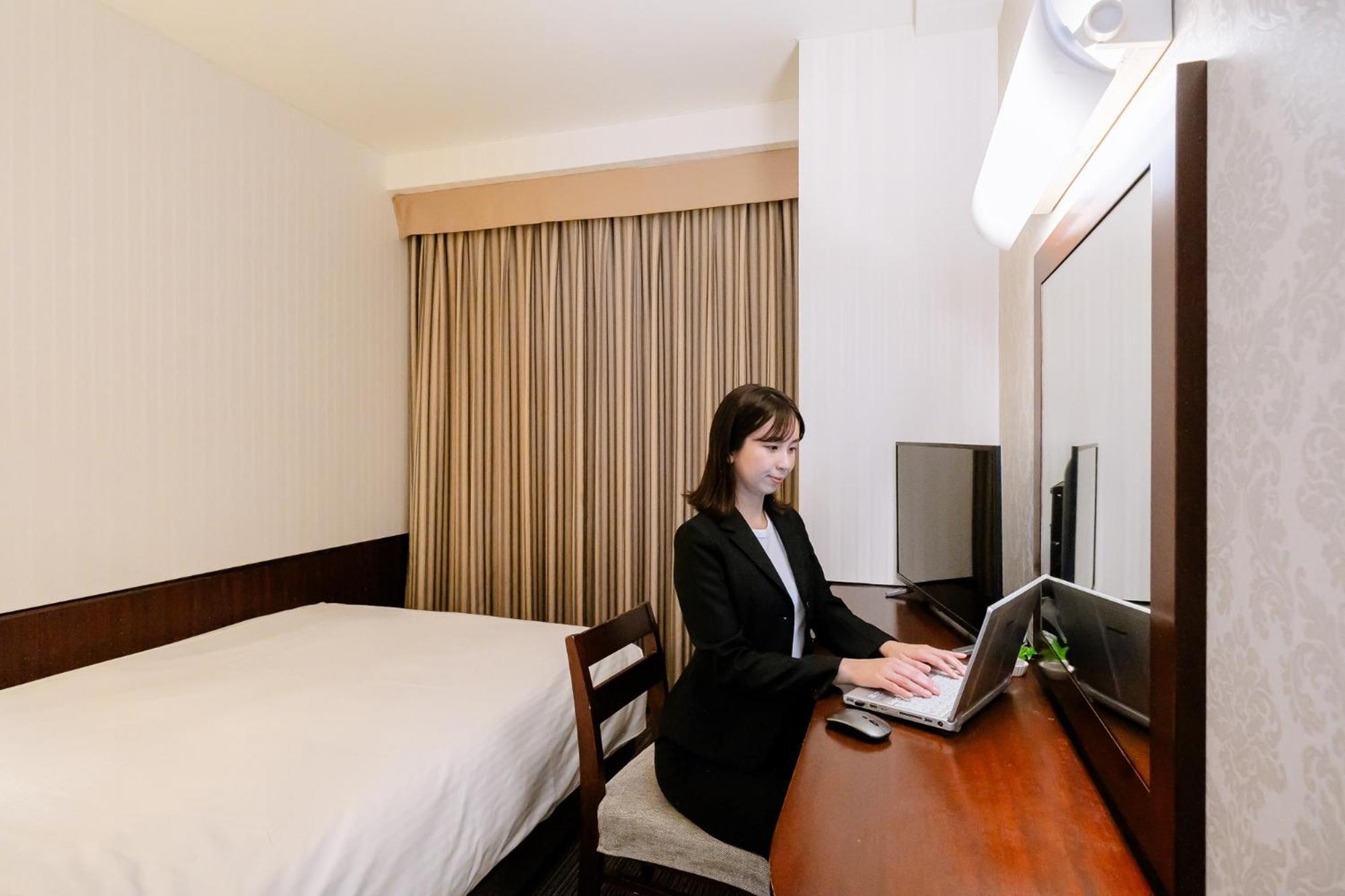 Hotel Hillarys Osaka Exterior photo